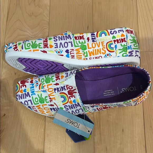 Toms Rainbow Pride Shoes size 9 - Picture 4 of 8